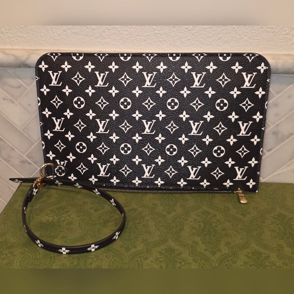 Louis Vuitton Neverfull Black & White Monogram Pouch - Picture 15 of 16
